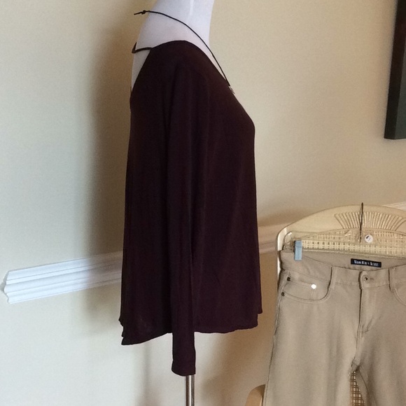 Tresics l/s burgundy scoop neck tee w/split tail - Picture 5 of 11
